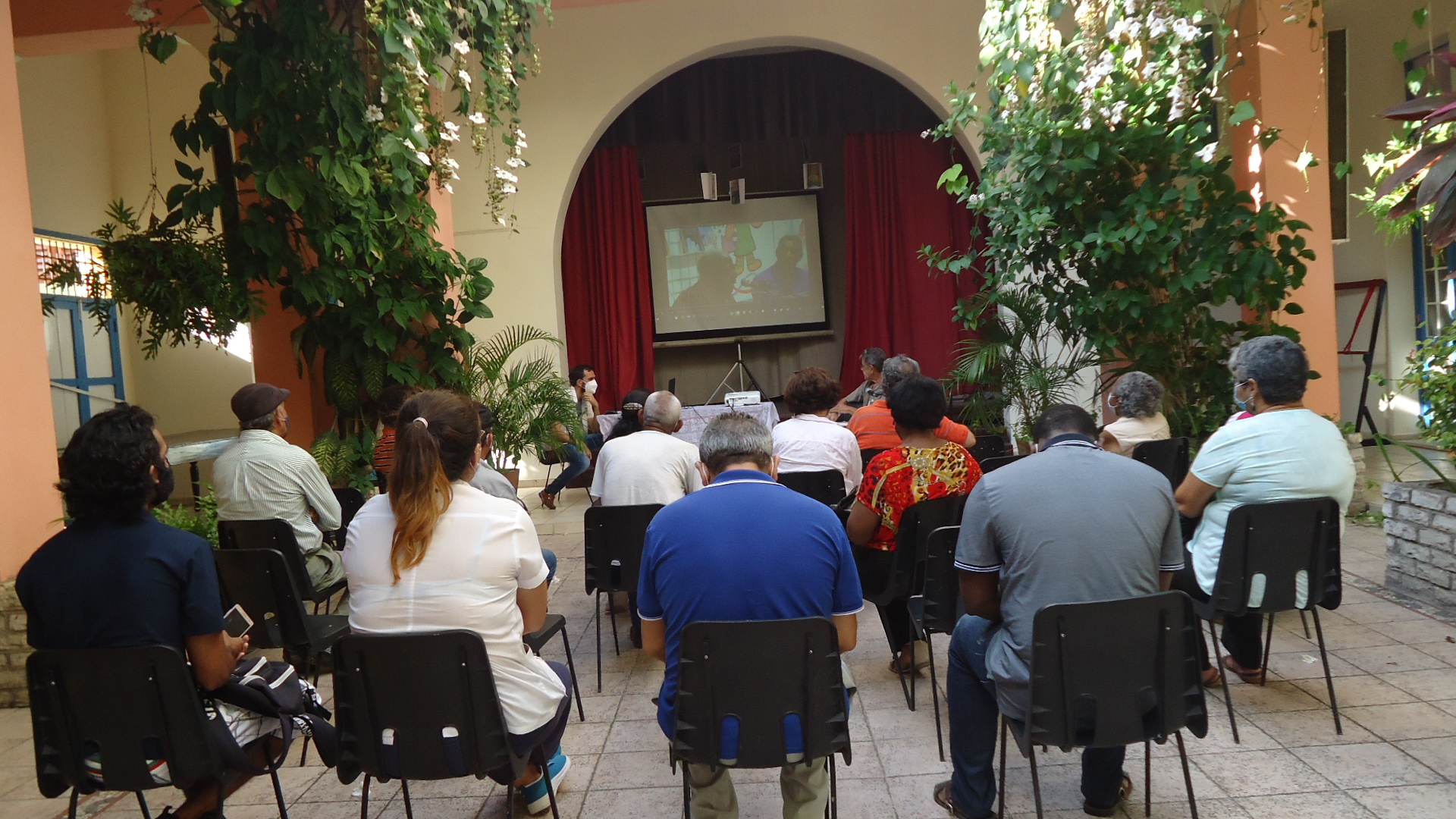Vista del público asistente a la celebración del Día Mundial de la Poesía