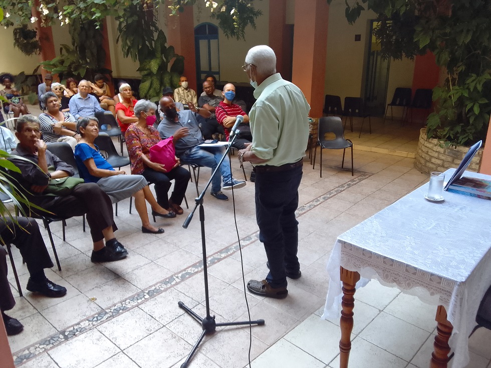 Humberto Ocaña, uno de los autores publicados